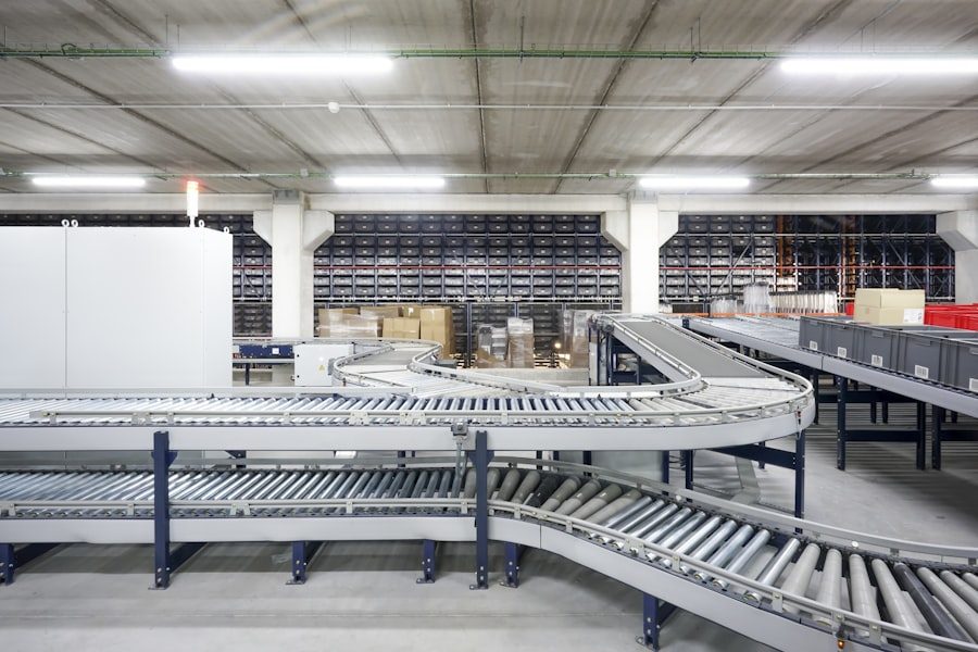Conveyor belt system moving packages through a warehouse